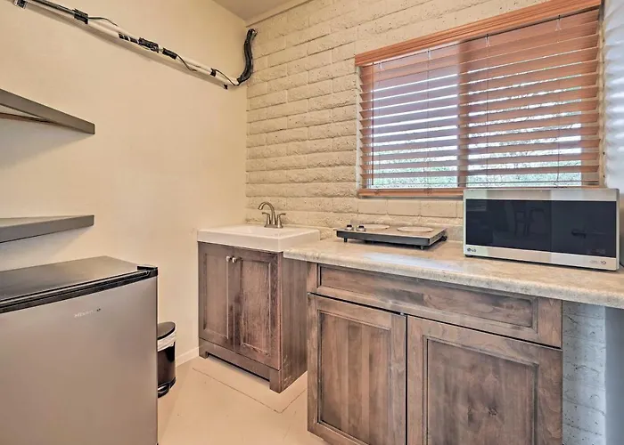 Beautiful Casita With Red Rock Patio!